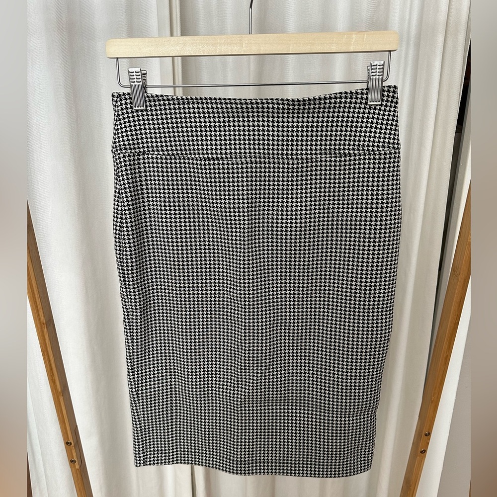 Classic Houndstooth Pencil Skirt | Stretch Knit Workwear Chic | Size S